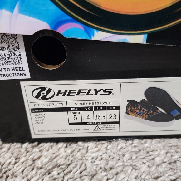 YOUTH Size 5 Heelys - Picture 3 of 4